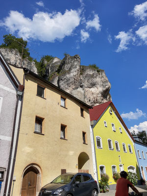Die Häuser wurden direkt in die Felsen gebaut