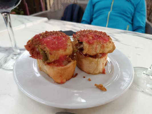Zucchiniröllchen mit Thunfisch gefüllt