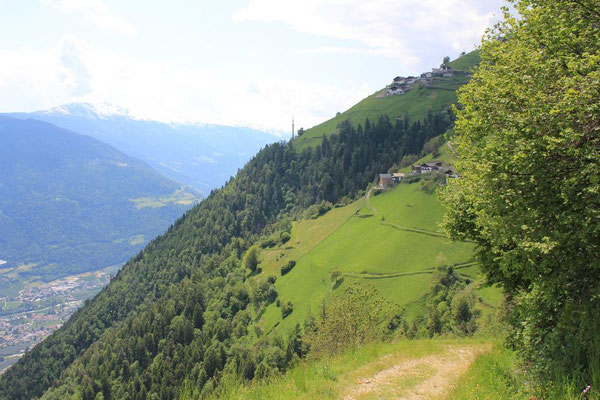 An dieser Stelle entscheiden wir uns für den Abstieg. Die Bergstation liegt im Bild ganz oben