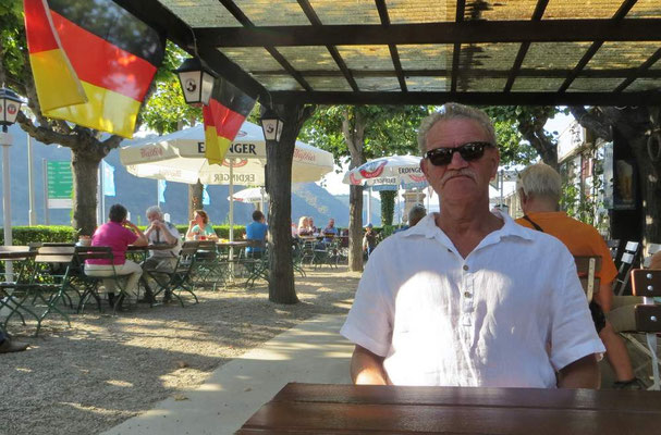 Netter Biergarten in Kaub