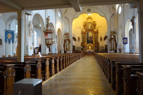 ein riesiges Kirchenschiff