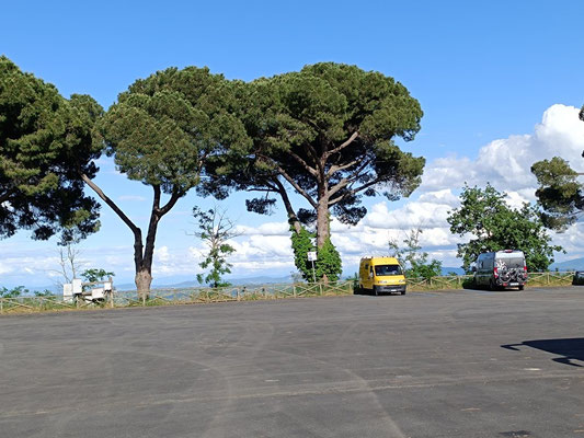 Unser Stellplatz mit Blick ins Tal