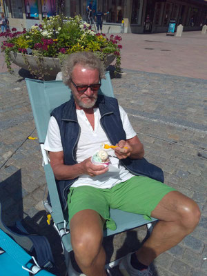 Nach dem Mittagessen noch ein Eis