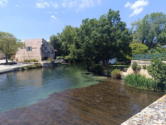 Le Thor am Fluß La Sorgue