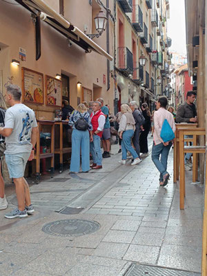 viele Bars in der Calle del Laurel