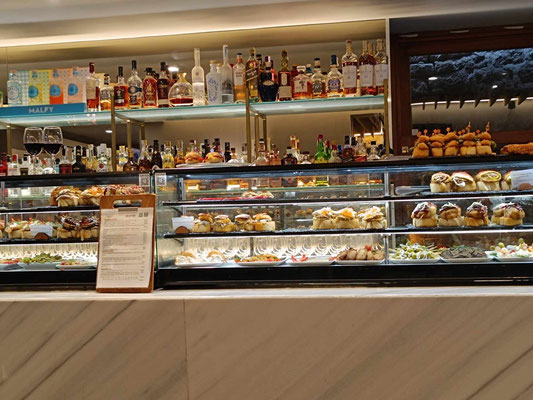 Eine große Auswahl von Pintxos gibt´s hier