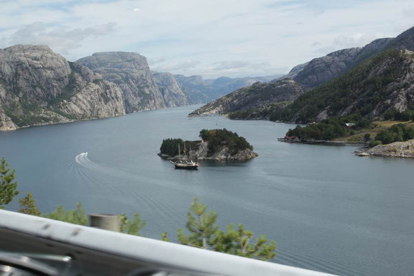 Erster Blick in den Lysefjord
