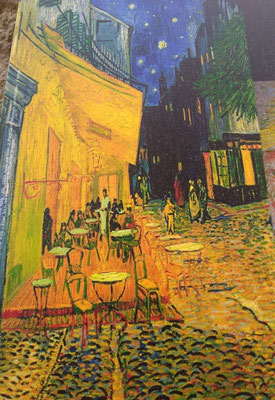 dieses Cafe hat van Gogh gemalt und ist eines seiner bekanntesten Bilder
