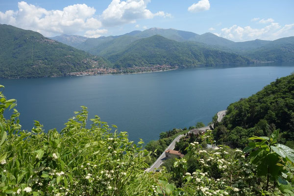 Blick vom Kirchplatz in Carmine Superiore 