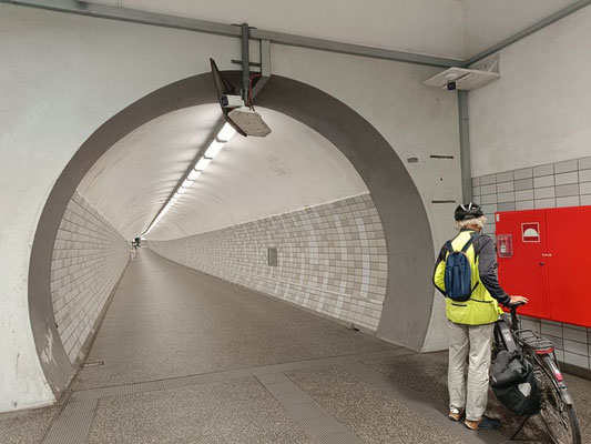 Der Tunnel unter dem Kanal