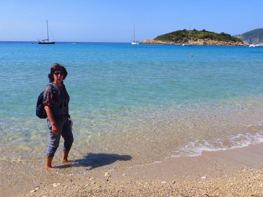 Am kleinen Sandstrand in Sant Elm