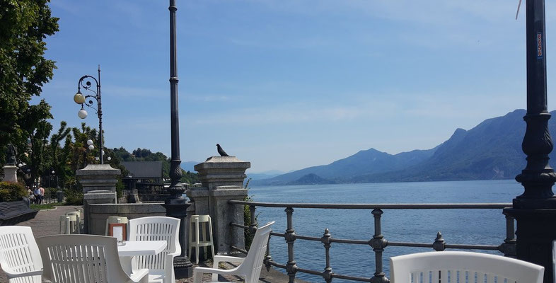 Überall kann man direkt am See sitzen