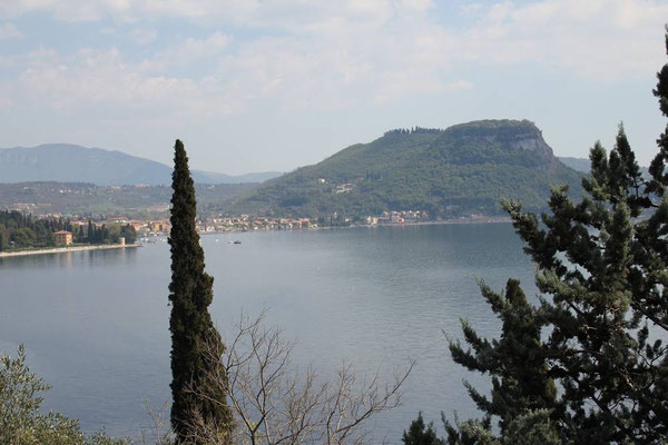 Blick auf Garda - rechts der Tafelberg Rocca