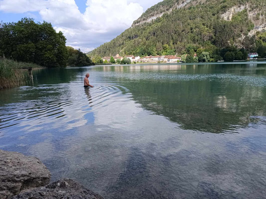 Das Wasser ist warm aber trotzdem erfrischend 