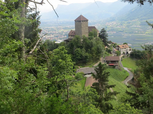Erster Blick auf Schloss Tirol