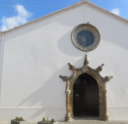 aus Stein "geflochtene" Portal der Matriz-Kirche