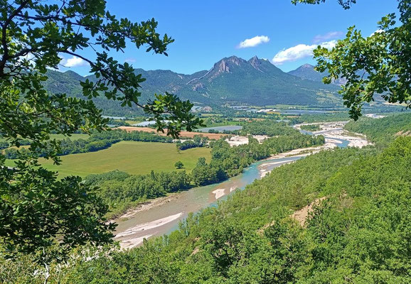 Hinweg verläuft oberhalb des Flußtals