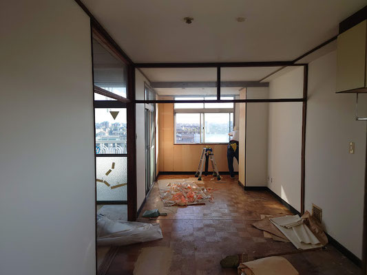 イクメンリフォームによる岐阜県岐阜市の賃貸アパートの激安クロスの張替え