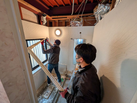イクメンリフォームによる岐阜県関市の住宅のユニットバスの激安リフォーム中