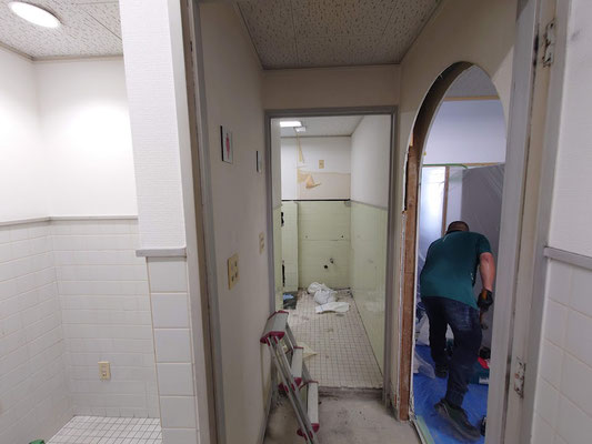 イクメンリフォームによる愛知県名古屋市の会社のトイレの激安リフォーム