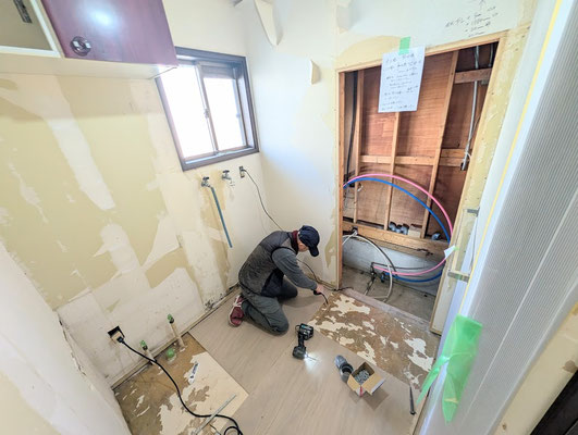 イクメンリフォームによる愛知県愛知郡東郷町の中古住宅の激安リフォーム中！