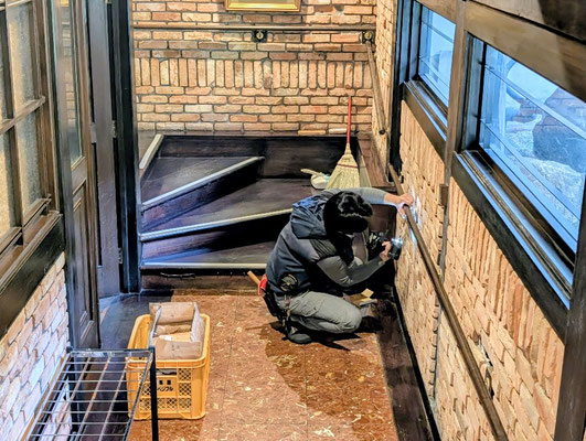愛知県小牧市の「合掌レストラン大蔵」様の店内の手すりの固定