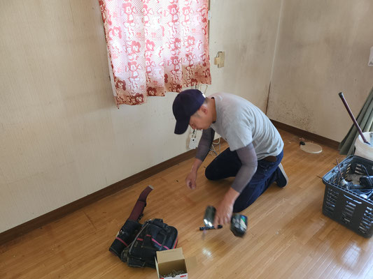 岐阜県羽島市の住宅のリビングの激安リフォーム中！