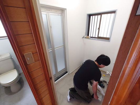 岐阜県多治見市のお風呂の折れ戸の交換