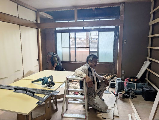 岐阜県岐阜市の３階建て住宅の和室の激安リフォーム中