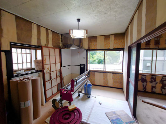 イクメンリフォームによる岐阜県多治見市の空き家の激安クロスの張替え