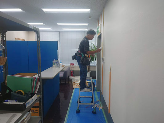 愛知県名古屋市の会社のトイレの激安リフォーム中！