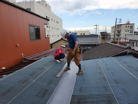 岐阜県岐阜市の住宅の屋根のリフォーム板金工事