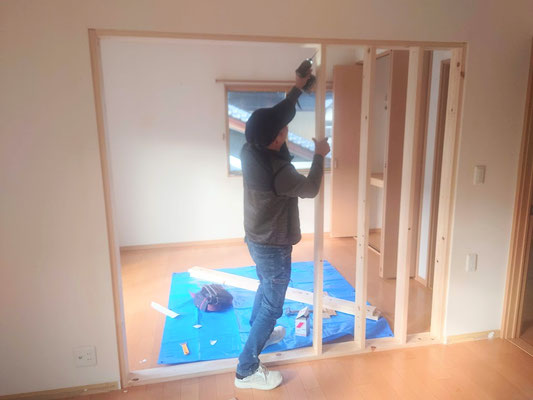イクメンリフォームによる愛知県北名古屋市の住宅の間仕切り造作工事中！