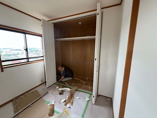 愛知県瀬戸市の分譲マンションの激安リノベーションのフロアタイル張り