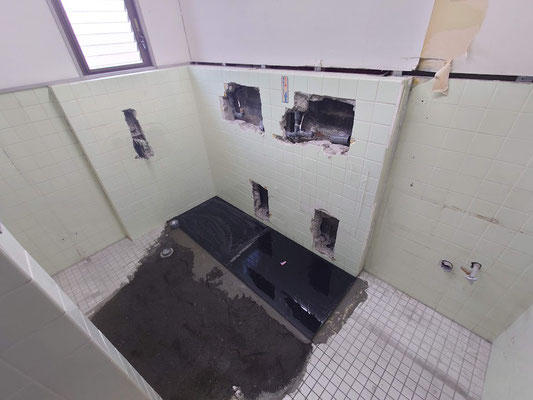 イクメンリフォームによる愛知県名古屋市の会社の３階のトイレの激安リフォーム中！