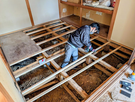 イクメンリフォームによる岐阜県岐阜市の賃貸マンションの激安リフォーム中