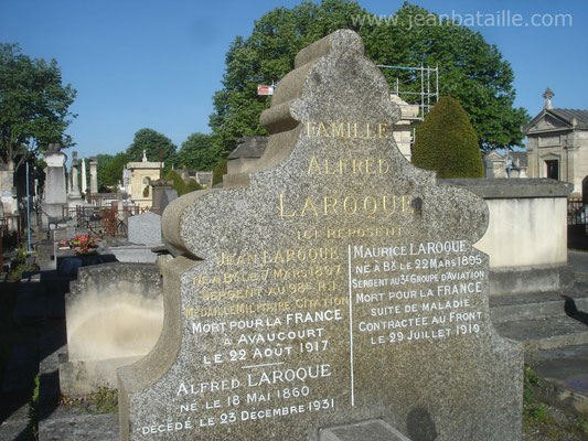 Rénovation sur pierre tombale : Lettres gravées peintes en blanc