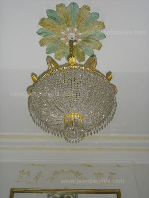 Plafond et rosace peints et rosace décorée en glacis