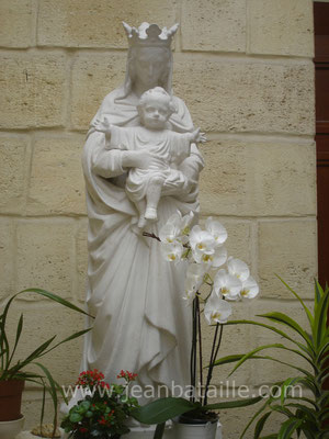 Statue  en plâtre de la Vierge et l'enfant, peinture et pâtine 