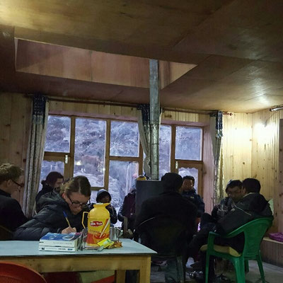 Soirée au camp de base