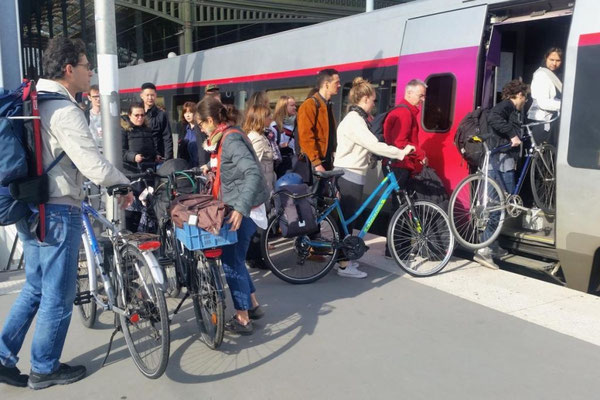 Bonjour le stress lors d'un voyage en train avec des vélos