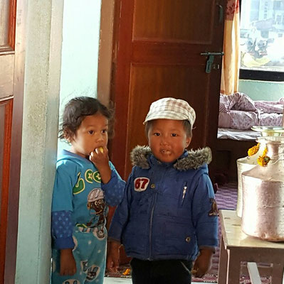 Fils de notre guide avec sa cousine
