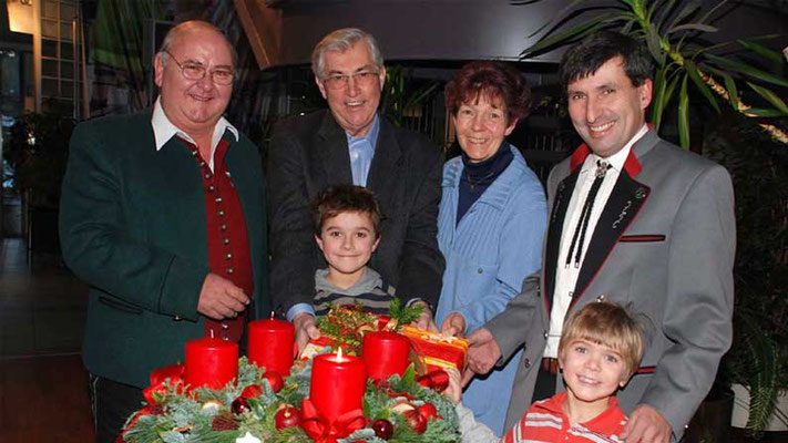 Staudenfest Walkertshofen 2008. Spende des Musikvereins Walkertshofen anl. des 28. Bezirksmusikfestes und des Schützenvereins "Gemütlichkeit" anl. des 100-jährigen Bestehens