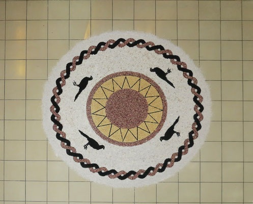 Hay Pozol!, 2020. Pujagua corn, yellow corn and black beans. 3m diameter