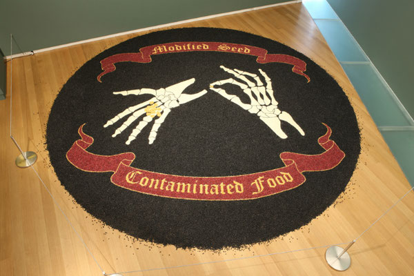 Gold fever, 2010. Rice, beans and corn. 4m diameter. Comissioned work for the MAD Museum New York