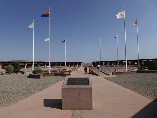 Four Corners Monument (Aussichtsplateau auf die vier Bundesstaaten Arizona, Colorado, Utah und New Mexico)