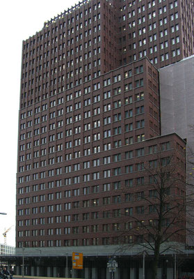Potsdamer Platz 1, Gebäude mit dem schnellsten Lift in Europa