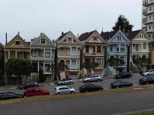 Alamo Square mit den Painted Ladies