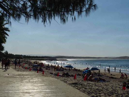 Wunderschöner Strand (hier in Australien noch nie einen Strand mit so vielen Leuten gesehen)