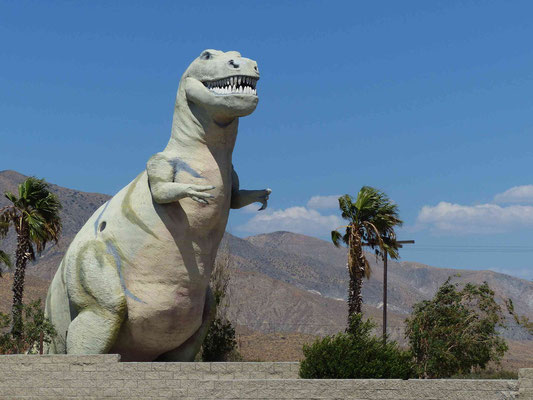 Cabazon (Dinosaurier bei einer Tankstelle als Hinweis für das Robotic Dinosaurier Museum)